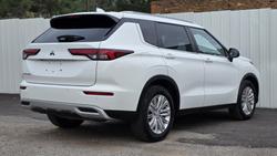 2023 Mitsubishi Outlander LS