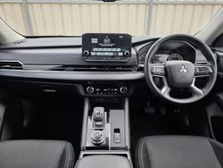 2023 Mitsubishi Outlander LS
