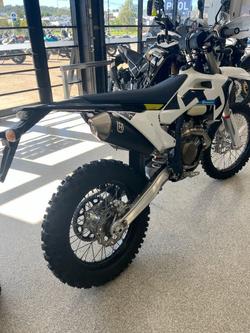 2026 HUSQVARNA FE501 NEBULA WHITE