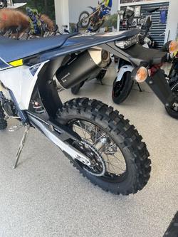 2026 HUSQVARNA FE501 NEBULA WHITE