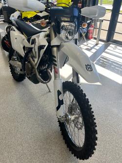 2026 HUSQVARNA FE501 NEBULA WHITE