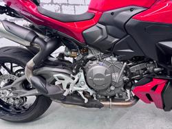 2025 Ducati Streetfighter V2 S Streetfighter Red