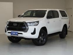 2022 Toyota Hilux SR