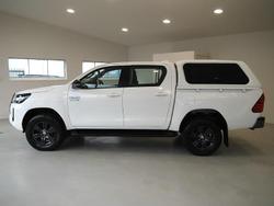 2022 Toyota Hilux SR