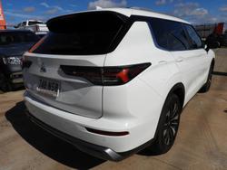 2025 Mitsubishi Outlander LS
