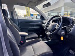 2019 Mitsubishi Outlander ES
