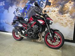 2024 Kawasaki Z900 (ZR900) RED