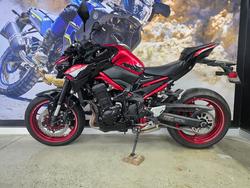 2024 Kawasaki Z900 (ZR900) RED