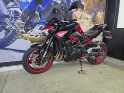 2024 Kawasaki Z900 (ZR900) RED