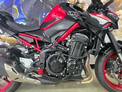 2024 Kawasaki Z900 (ZR900) RED