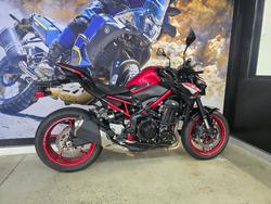 2024 Kawasaki Z900 (ZR900) RED