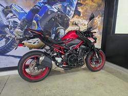 2024 Kawasaki Z900 (ZR900) RED