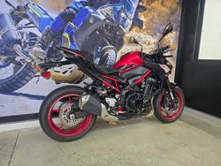 2024 Kawasaki Z900 (ZR900) RED
