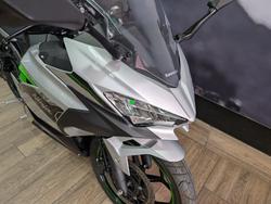 2025 Kawasaki NINJA e-1 SILVER