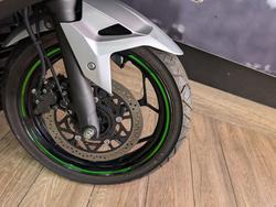 2025 Kawasaki NINJA e-1 SILVER