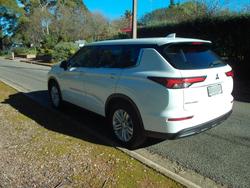 2024 Mitsubishi Outlander ES