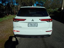 2024 Mitsubishi Outlander ES