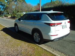 2024 Mitsubishi Outlander ES