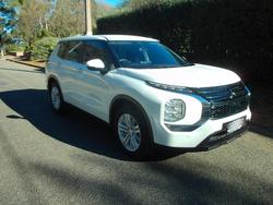 2024 Mitsubishi Outlander ES
