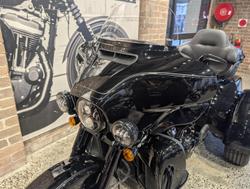 2025 Harley-Davidson Tri Glide Ultra 114 (FLHTCUTG) Trike Black