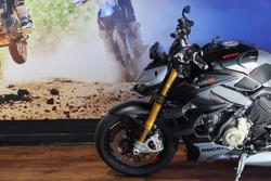 2024 Ducati STREETFIGHTER V4 Black