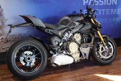 2024 Ducati STREETFIGHTER V4 Black