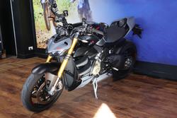 2024 Ducati STREETFIGHTER V4 Black