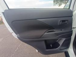 2014 Mitsubishi Outlander ES