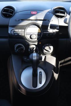 2014 Mazda 2 Neo Sport