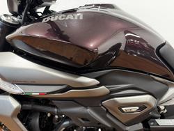 2025 Ducati XDIAVEL V4 BLACK LAVA