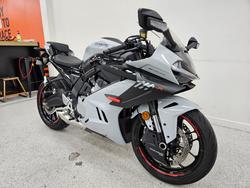 2025 CFMOTO 2025 CF Moto 675CC 675SR-R ABS Road TUNDRA GREY