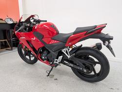 2015 Honda CBR300R Red