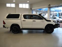 2022 Toyota Hilux SR