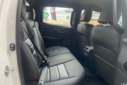 2025 Isuzu D-MAX BLADE