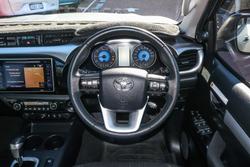 2020 Toyota Hilux SR5