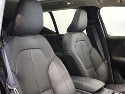 2025 Volvo XC40 Plus B4