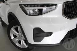 2025 Volvo XC40 Plus B4