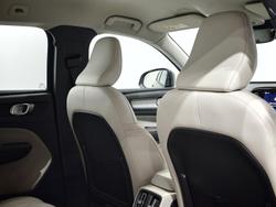 2025 Volvo XC40 Plus B4