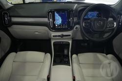2025 Volvo XC40 Plus B4