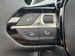 2025 Peugeot 2008 GT Hybrid