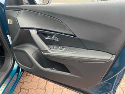 2025 Peugeot 2008 GT Hybrid