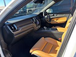 2022 Volvo XC60 B5 Inscription