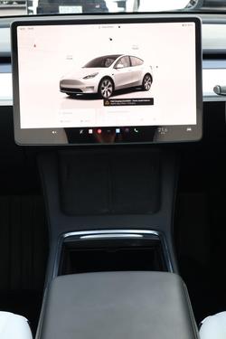 2022 Tesla Model Y Rear-Wheel Drive