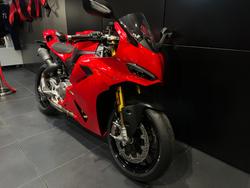 2026 Ducati PANIGALE V2 S RED