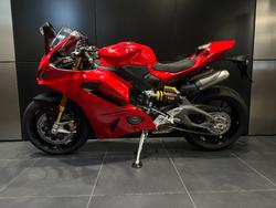 2026 Ducati PANIGALE V2 S RED