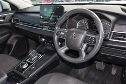2021 Mitsubishi Outlander ES