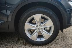 2026 Volvo XC40 Plus B4