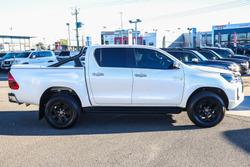 2022 Toyota Hilux SR5