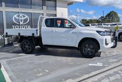 2023 Toyota Hilux SR