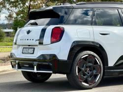 2026 MINI Aceman JCW E Favoured